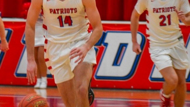 Lincoln County’s Sawyer Robbins pushes the ball up the court during the Patriots’ double-overtime victory against Pulaski County on Feb. 12. Robbins sealed the 64-62 win with a game-winning layup at the buzzer. (Photo by Casey Roberts)